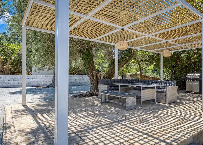 Vila Ninemia Seaview By Estia Perama (Corfu)